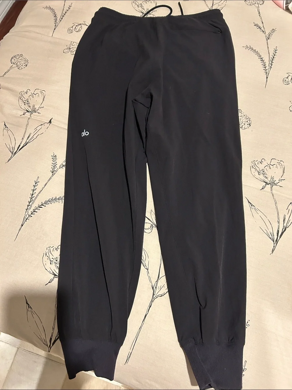 ALO Yoga Black Jogger Sweatpants